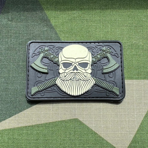 1x PVC Patch “Bearded scull with axes” Olive mit Klettverschluss, Aufnäher Tactical Outdoor Morale Spiel Abziehbar Velcro Airsoft Sammeln