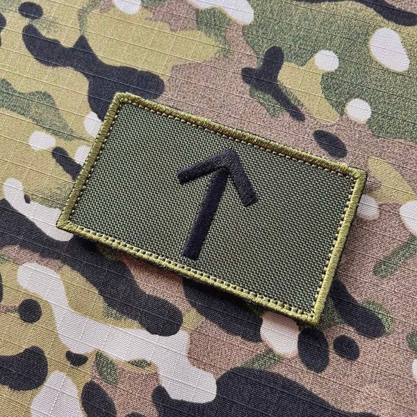 Patch "Tiwaz Rune" in Oliv Grün - Schwarz, Morale Abzeichen m. Klettverschluss, Aufnäher Tactical Outdoor Nordic Wikinger Thor Walhalla