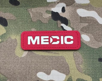 1x Patch “Medic”, leuchtend, Rot, Klettverschluss, Aufnäher Outdoor Tactical Doctor Paramedic Sammeln Spiel Abziehbar Airsoft