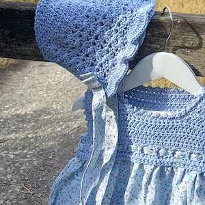 Strój na specjalną okazję dla małej dziewczynki, sukienka, czapeczka z koronki szydełkowej, kieszeń, kokarda, materiał w kwiaty, ręcznie robiony