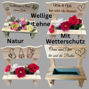 K&ouml;nnte beinhalten: Holzbank-Pflanzgef&auml;&szlig; mit Lattenrost und R&uuml;ckenlehne. Die R&uuml;ckenlehne hat eingravierten Text und Schmetterlings- oder Zwergenmotive. Der Pflanzkasten enth&auml;lt bunte Blumen. Einige B&auml;nke haben ein Herzdesign.