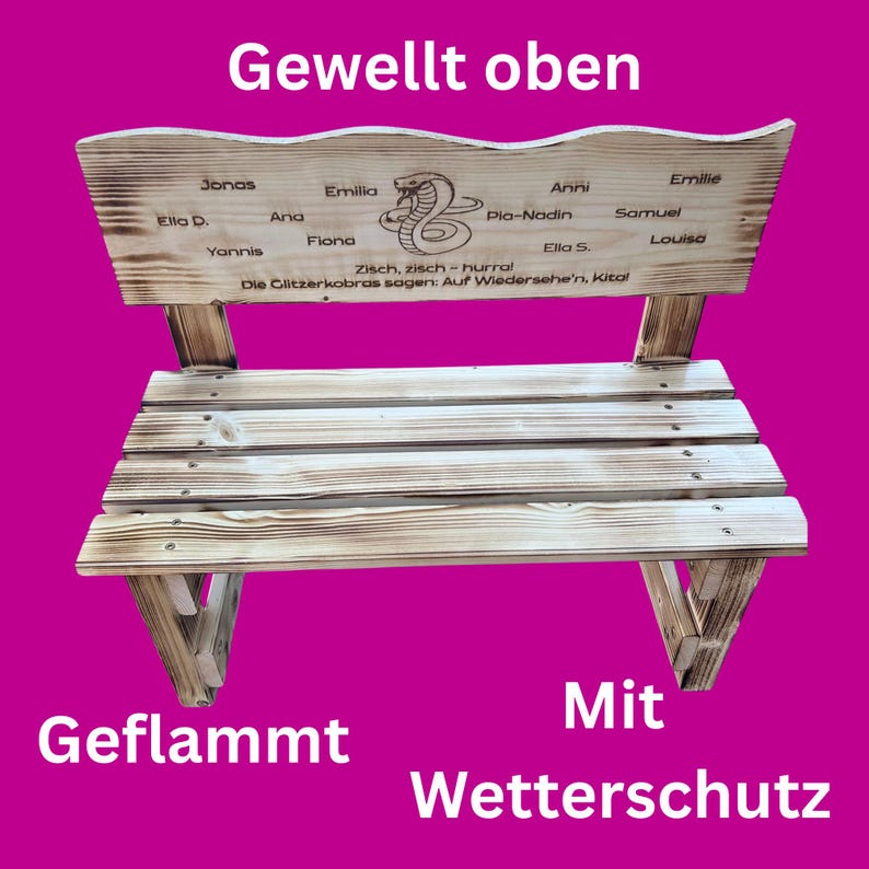 May include: A wooden bench with a wavy top and a slatted seat. The bench is made of light brown wood with a flamed finish. The backrest features a snake illustration and several names. Text on the bench includes "Gewellt oben", "Geflammt", and "Mit Wetterschutz".