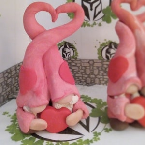 Valentine&#39;s Day gnome set holding a heart (handmade)
