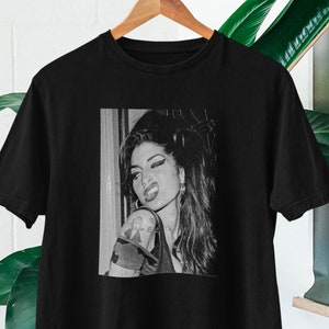 Amy Winehouse photo t-shirt|Amy Winehouse merch tshirt| Amy Winehouse top|Amy Winehouse shirt| Amy Winehouse top|Amy Winehouse fans gift top
