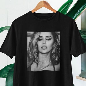 Miley Cyrus photo t-shirt | Miley Cyrus fans t-shirt | Miley Cyrus Endless Summer Vacation | Miley Cyrus flowers |Miley Cyrus hoodie|Smilers