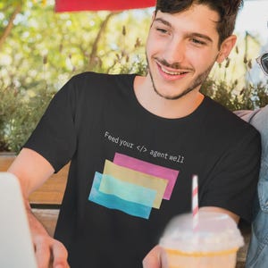 Feed Youragent Well Farbe T-Shirt | KI-Entwickler-Shirt | Vibe Coding T-Shirt | KI Geheimagent Humor Shirt | Programmierer Geschenk | Kein Code Coder Top