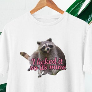 I Licked It So It’s Mine Raccoon Meme T-Shirt - Funny Animal Graphic Tee - Cute Raccoon Shirt - Humorous Gift Idea - Meme Lover Shirt