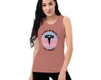 Bestie in a Tessie Ladies Muscle Tank Top Gym Girls Beach Tee Diversión bajo el sol Summer Threads Summer Time Vacation Vibe Relaxed Lounge