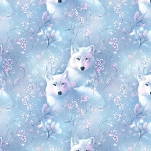 Könnte beinhalten: Ein sich wiederholendes Muster mit weißen Wölfen mit rosa Nasen und Augen, vor einem hellblauen Hintergrund. Zarte rosa und violette Blumenelemente und Blätter sind im Design verstreut und schaffen eine skurrile und ätherische Ästhetik.