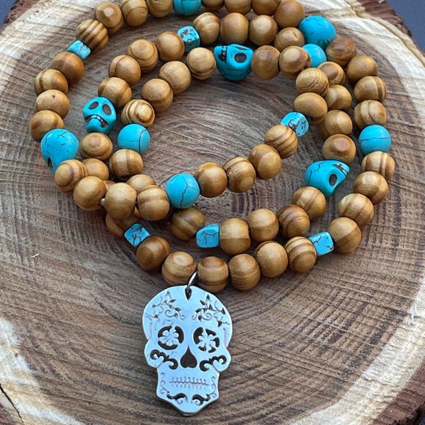 bracelet mala  tête de mort perles bois et howlite