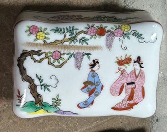 九谷幸仙 Kutani Kosen - Gold Decoration Kutani Ware 'flowers and