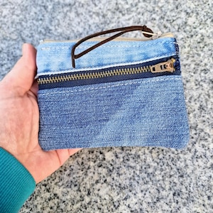 Geldbörse aus Denim-Stoff, kleine Upcycled-Jeans, handgefertigte Organizer-Beutel, Kinder-Teenager-Taschen-Geldbeutel mit Reißverschluss. Denim-Liebhaber-Geschenk