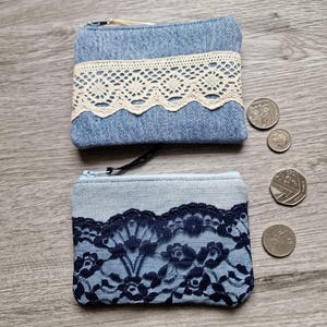 Jeans-Stoff und Spitze Geldbörse - Handgemachter Kartenhalter aus recycelter Jeans - Einzigartiger Reise-Organizer, Kleingeld Tasche.