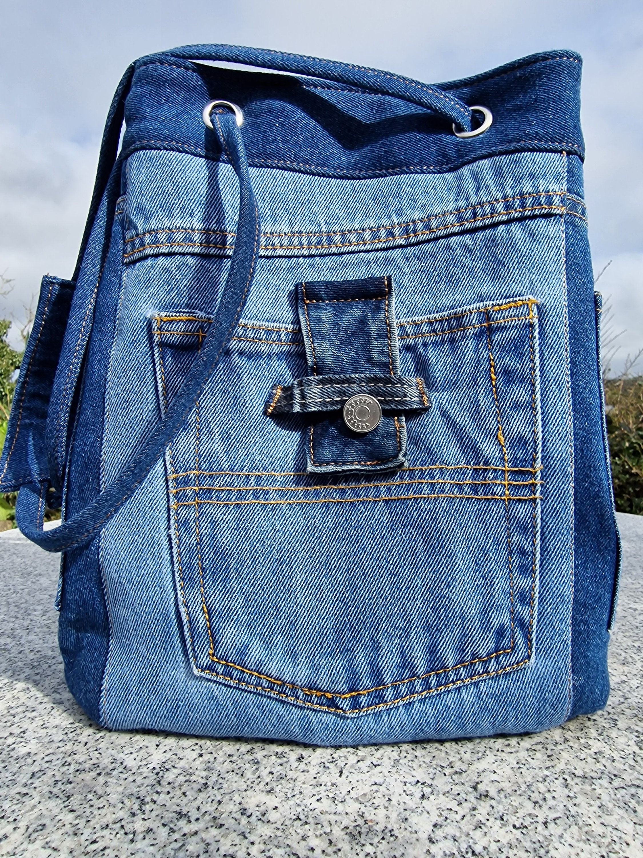 【在庫僅少】 Denim Bucket Blue Handbag Shoulder / Crossbody Upcycled Bag, ゴルフバッグ・キャディバッグ