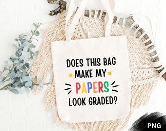 Può includere: Una borsa di tela bianca con il testo "Does this bag make my papers look graded?" in lettere colorate. Il testo è circondato da stelle e linee.