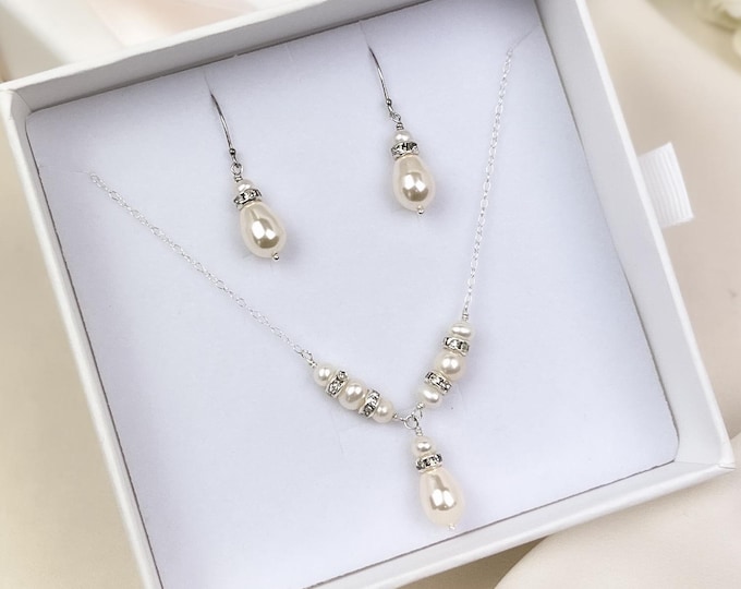 Stunning Jewellery Set Teardrop Pearl Earrings V Shaped