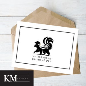 grappige afstudeerkaart, zo stinkend trots op je, humoristische afstudeerkaart, afstudeercadeau voor haar, voor hem, felicitatiekaart, stinkdier
