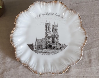 Antique Tourist "A Present from London" - Westminster Abbey Wall / Collectable Plate