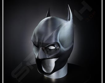Arkham Knight Fledermaushelm | 3D Gedruckt, Custom Fit, Kurze Ohren, Präsentationsständer
