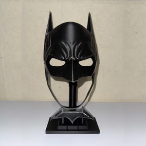Ben Affleck Batman 3D printed wearable cosplay mask with LED lights, perfect for Halloween, cosplay events, and Batman fans. Handcrafted detailed mask, lightweight and comfortable for costume parties and fan collections. Great gift for superhero lovers.
