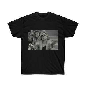 CARRIE BRADSHAW Classic Tee