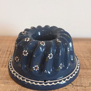 Vintage Ceramic Bundt kugelhopf Pan 