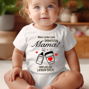Weißer Baby Body – Alles Liebe zum Geburtstag! Mama, Papa und ich lieben dich.