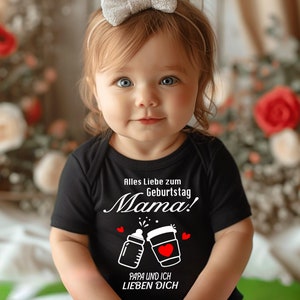 Schwarzer Baby Body – Alles Liebe zum Geburtstag! Mama, Papa und ich lieben dich.