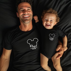 Notre premiere tenue de fete des peres I T shirt personnalise Papa Bebe Tenue de fete des peres I Tenue de famille I Fete des peres Papa Mini I Cadeau de fete des