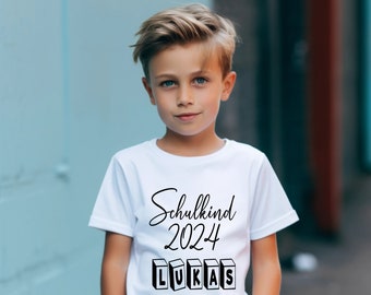 T-Shirt Schulkind 2024 - Mit Wunschname - Personalisiert - Geschenk zur Einschulung für Jungen & Mädchen - Schulkind - 2024 - Einschulung