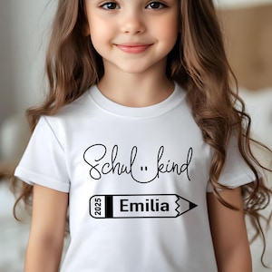 Personalizable Schoolchild 2025 T-Shirt - Name and Design for the First Day of School - School Enrollment Gift for Boys & Girls