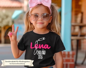 T-Shirt Schulkind 2026 - Mit Wunschname - Personalisiert - Geschenk zur Einschulung für Jungen & Mädchen - Schulkind - 2026 - Einschulung