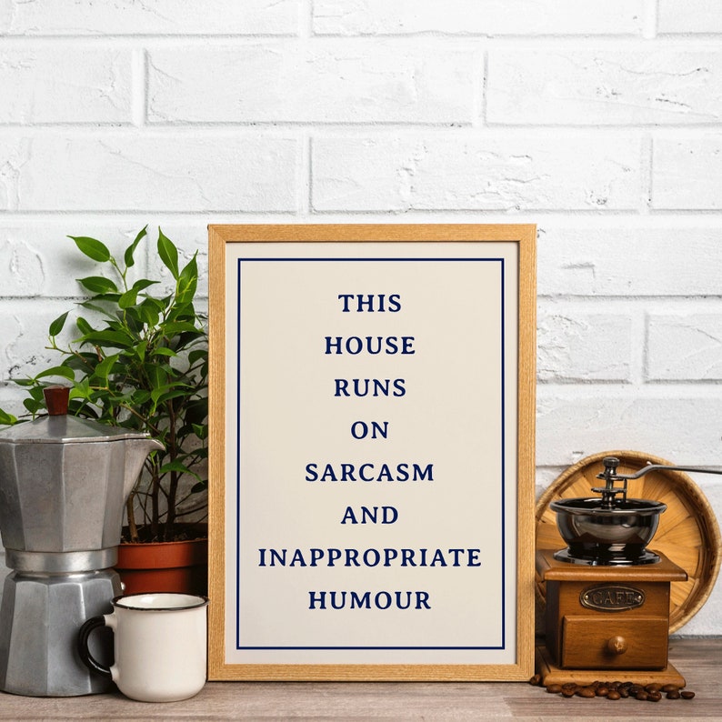 Lustiger Spruch Print This House Runs on Sarcasm Poster Home Etsy.de