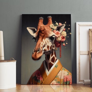 Jirafa con kimono: retrato animal de moda ecléctica, impresión floral alterada, decoración de pared original, descarga digital