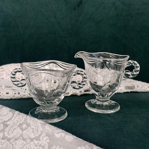 Vintage elegante helderglazen creamer en suikerset