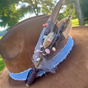Clip-on feather/floral hat accessory black lavender and pink
