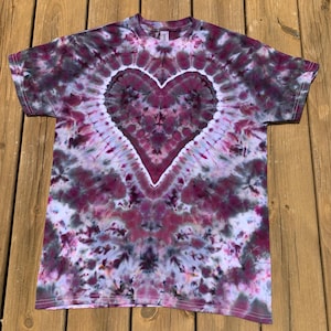 Men&#39;s size M - Custom Heart Tie Dye T Shirt