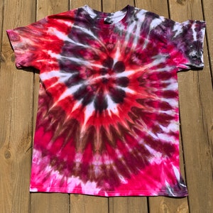 Men&#39;s size L - Custom Ice Dye Spiral T Shirt