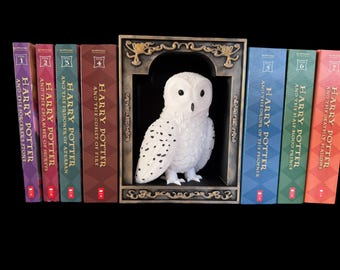 HP Hedwig Inspired Book Nook - Diorama - Hand Painted Bookshelf Insert - Wizard Alley - Knockturn - Bookend - Bookshelf Decor