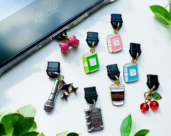 Pingente Kindle, Pingente para telefone, Pingente USB C, Acessório Kindle, Pingente para plugue de proteção contra poeira, Presentes para livros, Acessório para e-reader, Protetor de porta de carregamento