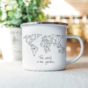 Customizable enamel mug for campers – Beautiful personalized gift with name for globetrotters
