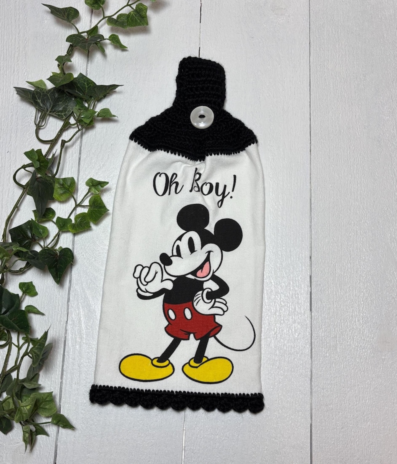 Toalla de cocina de Mickey Mouse: Disney, parte superior de crochet, toalla para colgar, doble propósito, borde inferior festoneado imagen 1