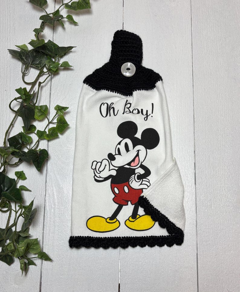 Toalla de cocina de Mickey Mouse: Disney, parte superior de crochet, toalla para colgar, doble propósito, borde inferior festoneado imagen 2
