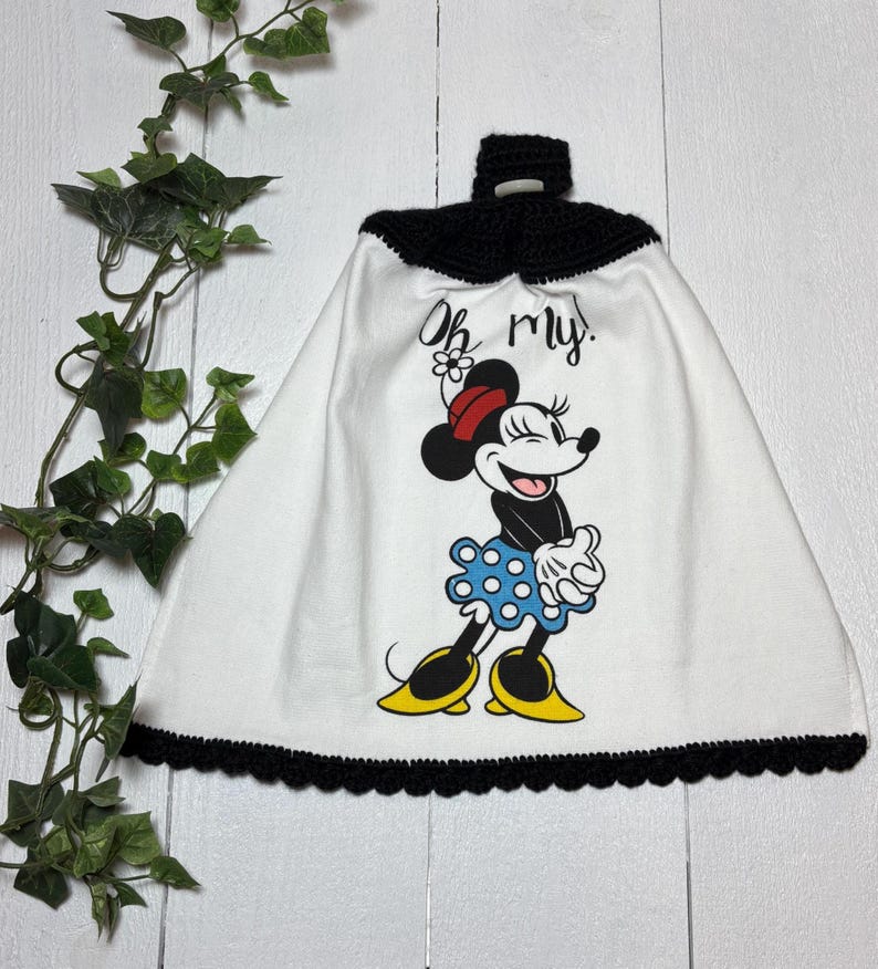 Minnie Mouse Hanging Towel: crochet top, Disney decor image 3