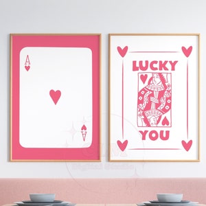 Pink Lucky You Spielkarte Wandkunst 2er-Set, Digitaldruck der Herzkönigin Karte, Hot Pink druckbare Poster, Ästhetik College Wohnung