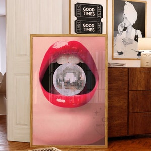 Preppy Sexy Disco Digital Prints, Disco Ball Lips Candy Printable, Trendy Funky Wall Art, Retro Disco Ball Print, Czerwona szminka Dekoracja akademika