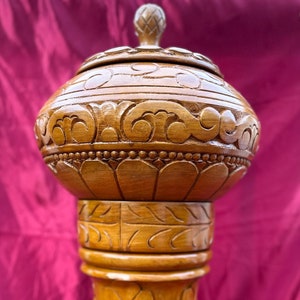 Set Completo Para Chango (Batea,Piedra de Rayo, Pilon Para Chango / Wooden Batea and Stand (Pilon) Set for Shango includes crown and edu ara
