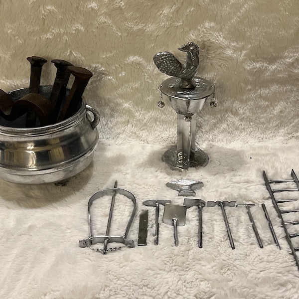 Set d'outils chromés Warriors pour Ifa/Ocha avec pot chromé / Set de Herramientas de Guerreros Cromadas para Ifa/Ocha con Caldero Cromado.