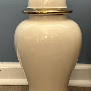 Ceramic Ginger Jar for Oshun - White and Gold Tinaja