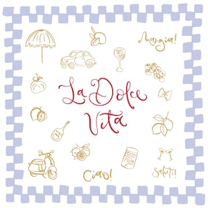 Puede incluir: Un fondo blanco con ilustraciones doradas y rojas de comida y cultura italianas. La frase "La Dolce Vita" está en escritura roja. Otras ilustraciones incluyen un coche, limones y un scooter.